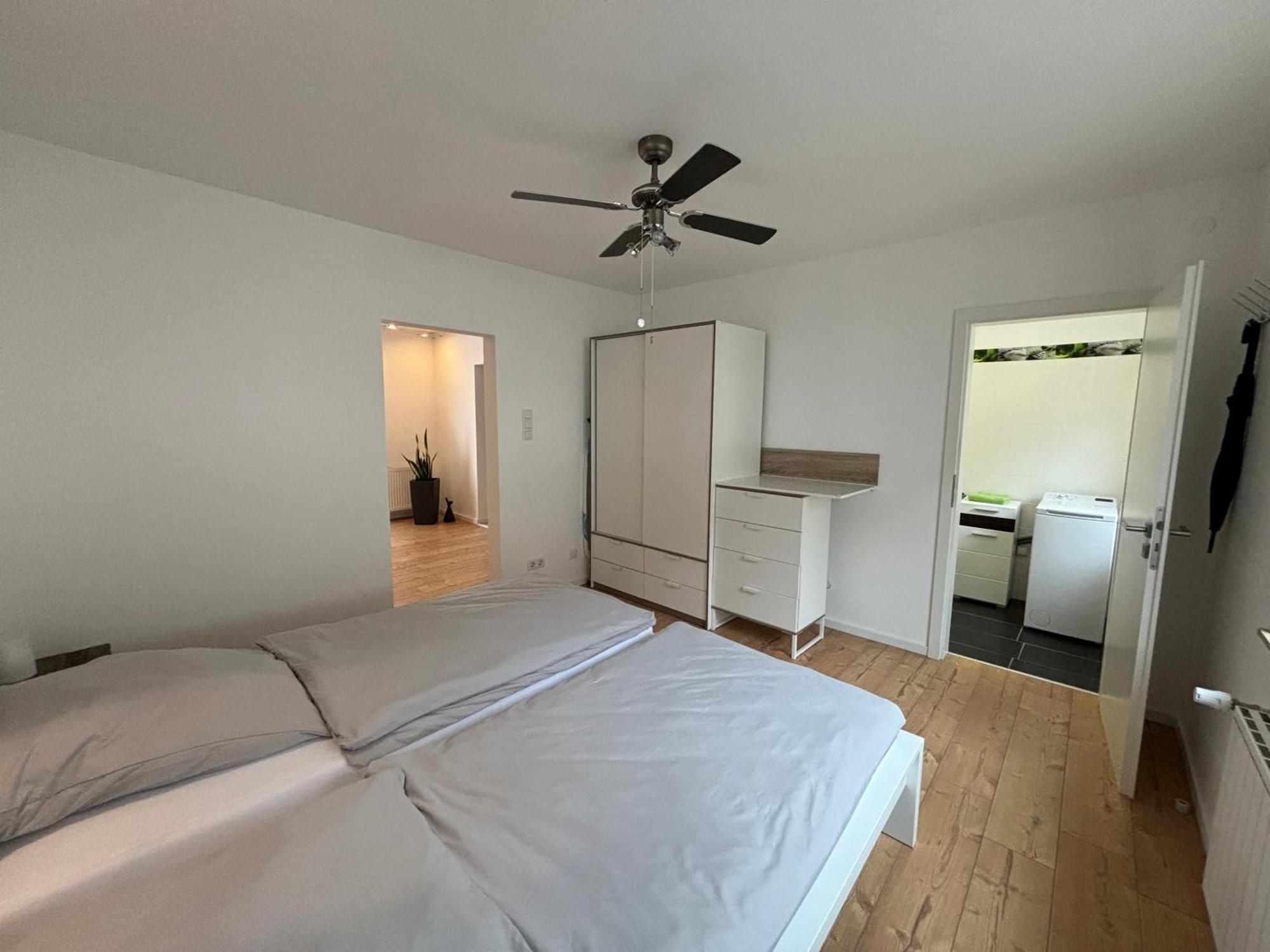 Hallgarten Rebe 11 Oestrich-Winkel Buitenkant foto